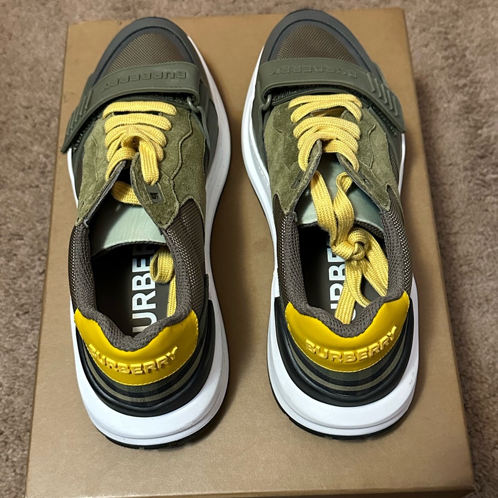 Burberry Ramsey Sneakers in military green and yellow Men’s Burberry sneakers - Picture 2 of 5